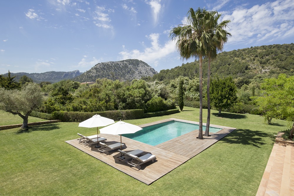 What does a Mallorca real estate agent do?